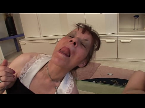 ❤️ Tá triúr ag beirt sheanmháthair agus seanathair amháin ❤ Porn na Rúise ag porn % ga.quizfarmature.ru%